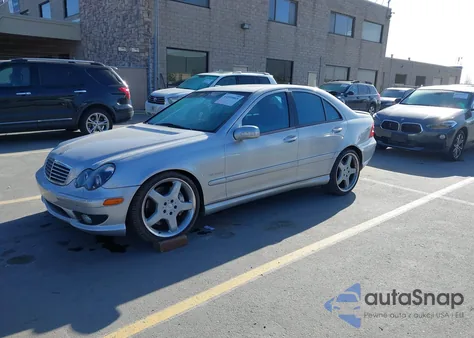 2002 Mercedes-Benz C 32 Amg z USA, uszkodzony, nr VIN WDBRF65J32F185444